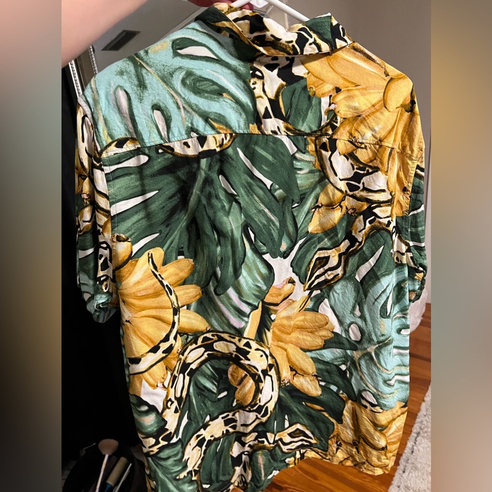 Button down shirt - Picture 2 of 3